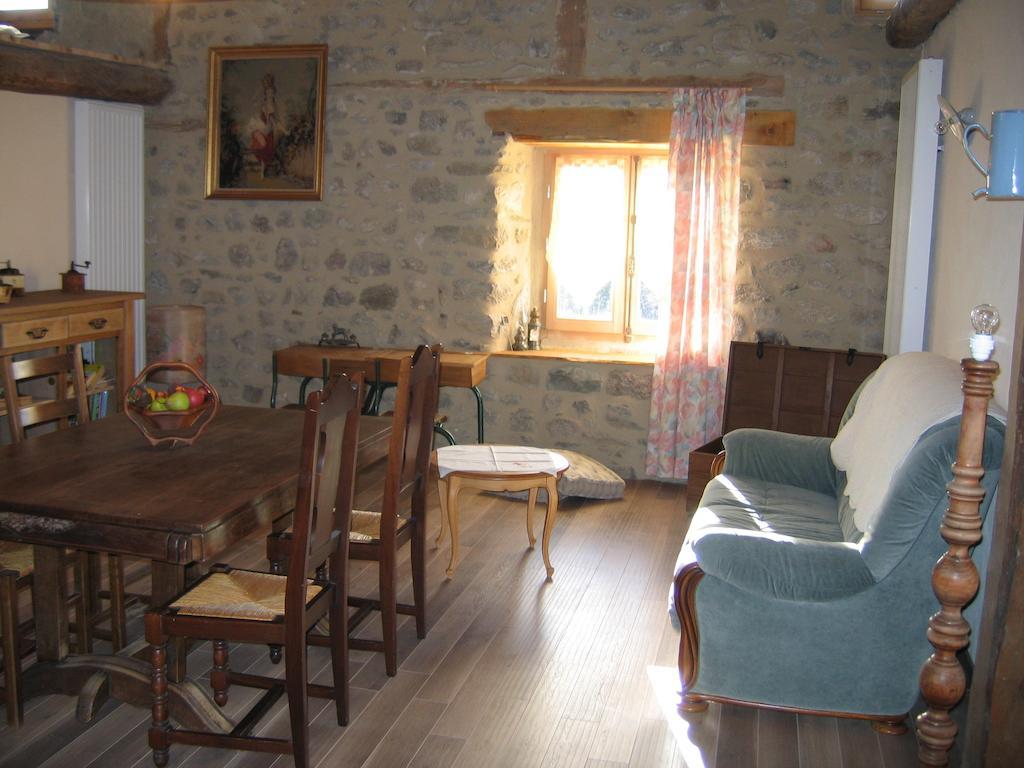Bed and Breakfast La Ferme Des Genets Medeyrolles Экстерьер фото