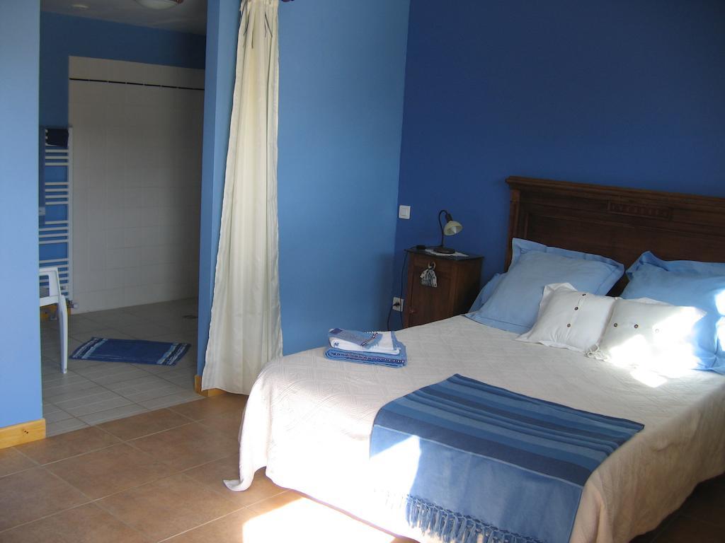 Bed and Breakfast La Ferme Des Genets Medeyrolles Номер фото