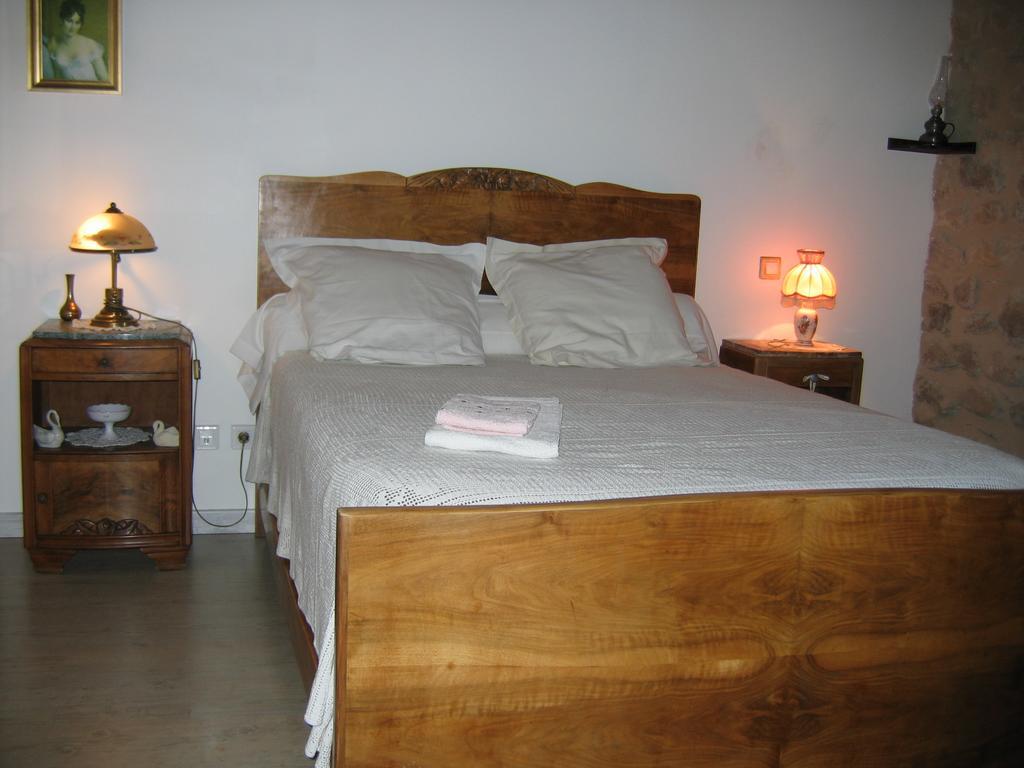 Bed and Breakfast La Ferme Des Genets Medeyrolles Экстерьер фото